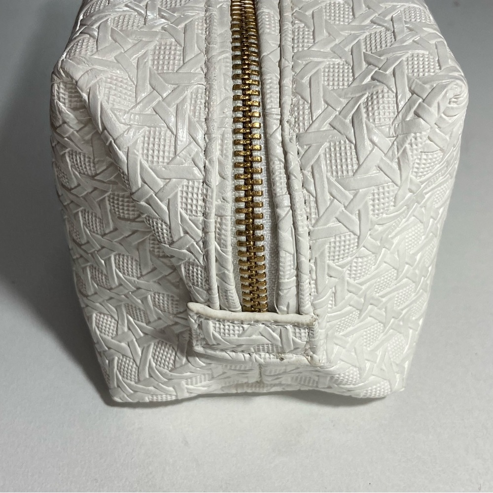 NWT Tory Burch White Basketweave Cosmetic Case Bag Gold Signature Hardware - Picture 6 of 16